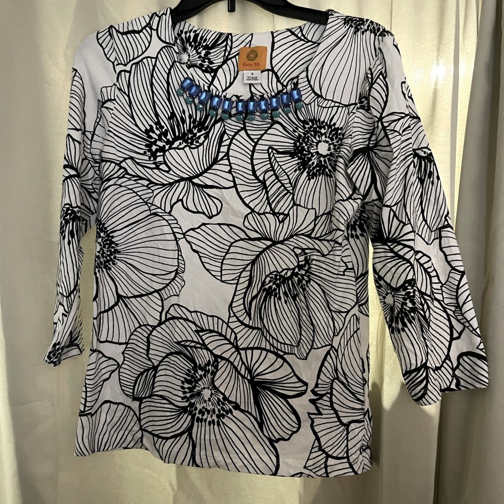Ruby rd small floral black and white long sleeve
